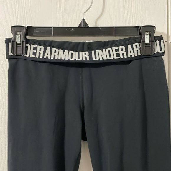 Under Armour With Logo Black Capris Leggings Size Small - Picture 2 of 6